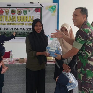 TMMD Ke- 124 KODIM 0320 /DUMAI Melaksanakan Kegiatan Pemberian Bantuan Sosial