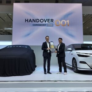 Xpeng serahkan mobil produksi lokal pertama di Indonesia