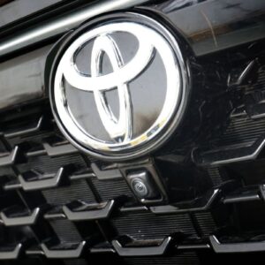 Toyota tarik 69.586 kendaraan karena kerusakan kluster instrumen