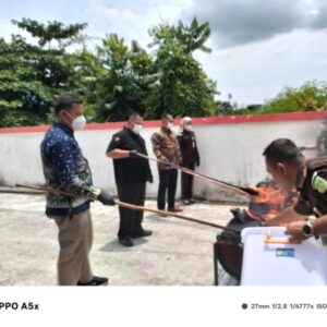 Kejari Dumai Musnah Barang Bukti Berkekuatan Hukum Tetap