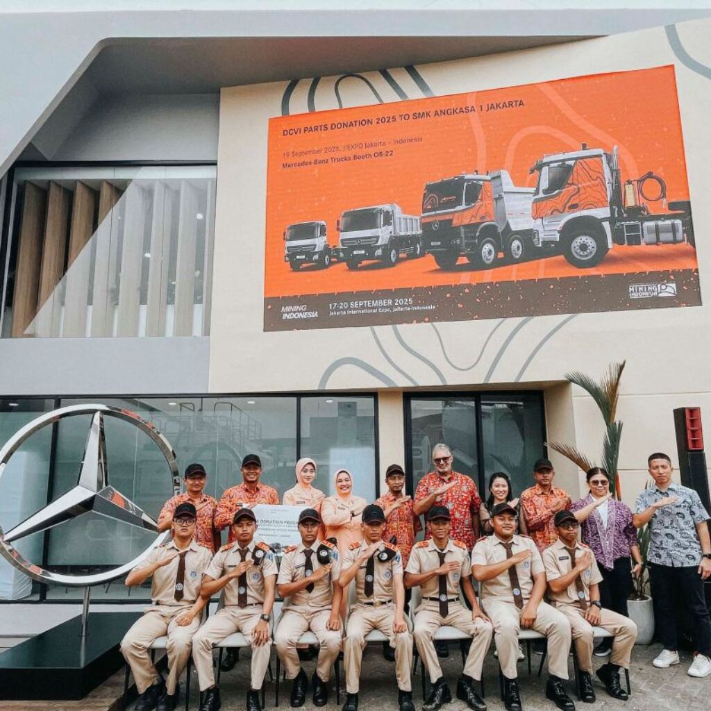 DCVI donasikan mesin Bus Mercedes-Benz OF 917 ke SMK 1 Angkasa Jakarta
