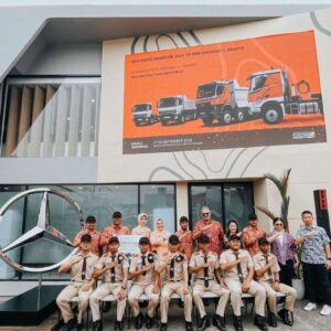 DCVI donasikan mesin Bus Mercedes-Benz OF 917 ke SMK 1 Angkasa Jakarta
