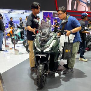 Honda ADV160 dilego di IMOS 2025, gratis oli kualitas tinggi setahun