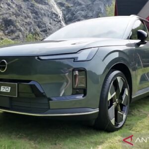 SUV Volvo XC70 PHEV resmi diluncurkan dengan harga mulai Rp622 juta
