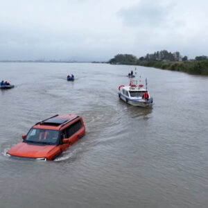 Kendaraan off-road asal China ini bisa lintasi sungai Yangtze