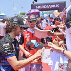 Momen para pembalap MotoGP sapa penggemarnya di Indonesia