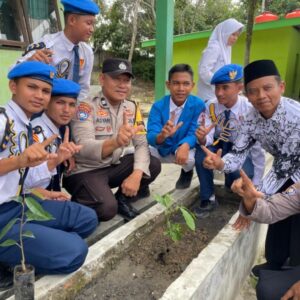 Polres Dumai Gelar Green Policing, Edukasi Siswa MTs YAMAS Bukit Kapur tentang Cinta Lingkungan