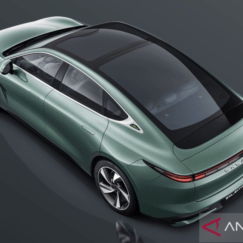 Sedan Chery Exeed Exlantix ES 2026 hadir dengan jangkauan 860 km