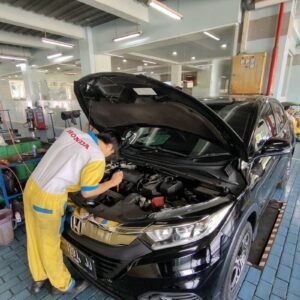 Perawatan mobil jelang cuaca buruk untuk ICE maupun EV