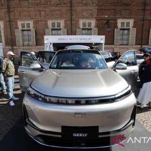 Masalah kualitas, anak usaha Geely gugat pemasok baterai Rp5,4 triliun