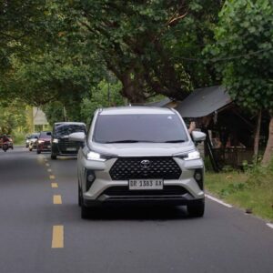 Sensasi mengendarai mobil ramah lingkungan Toyota di Pulau Lombok