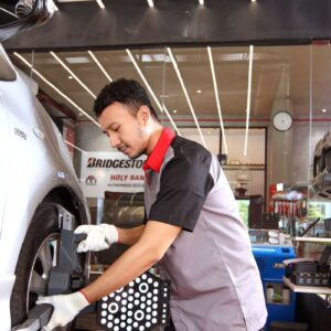 Cek ban mobil sebelum berlibur dengan kendaraan pribadi