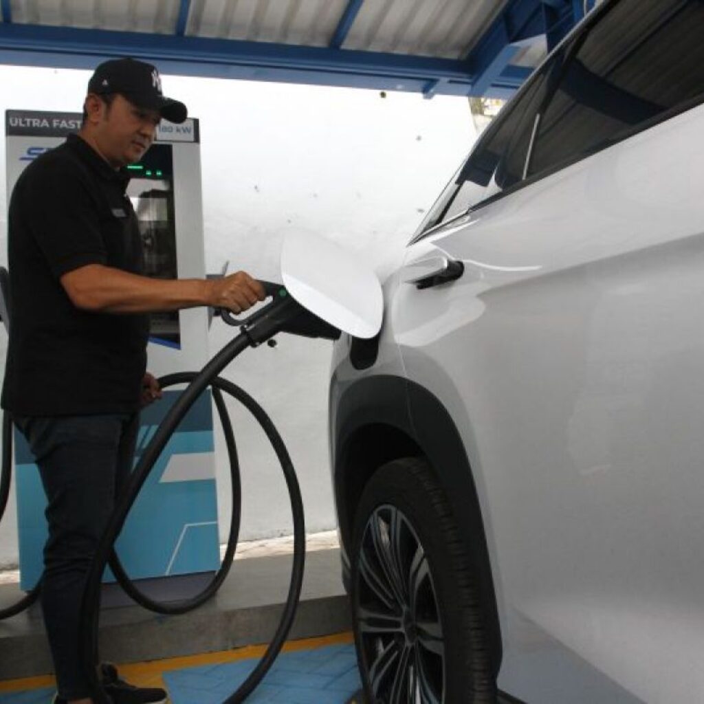 Pemerintah masih membahas rencana insentif mobil listrik dan “hybrid”